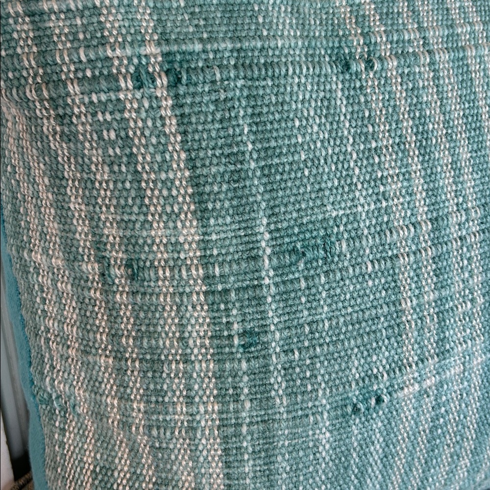 Woven oversize throw pillow - Picture 4 of 7